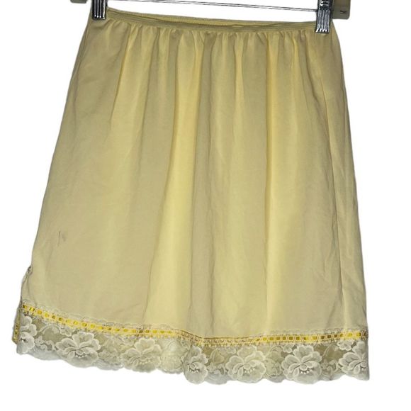 Vintage Yellow Nylon‎ Slip - Picture 3 of 4